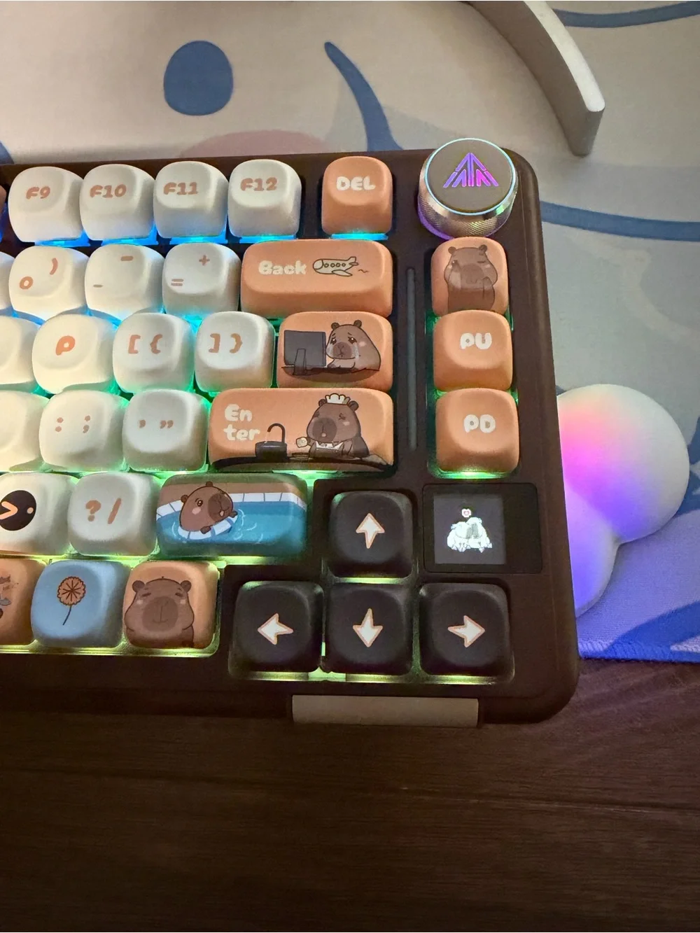 Capybara Brown & Cream Mechanical Keyboard — Themed Home Office Keyboard